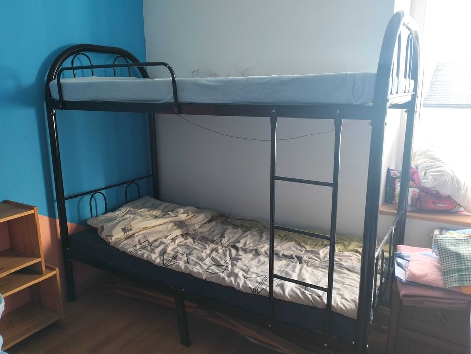 Łóżko piętrowe metalowe