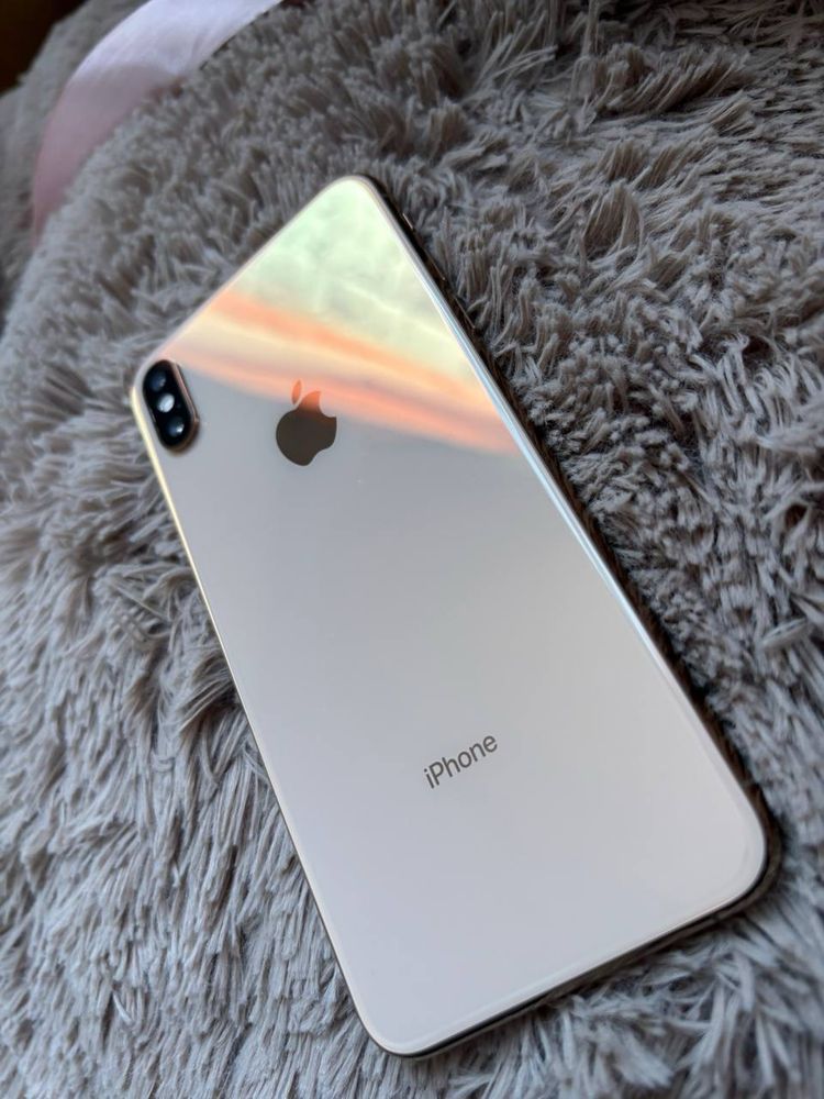 Продам iPhone XS max