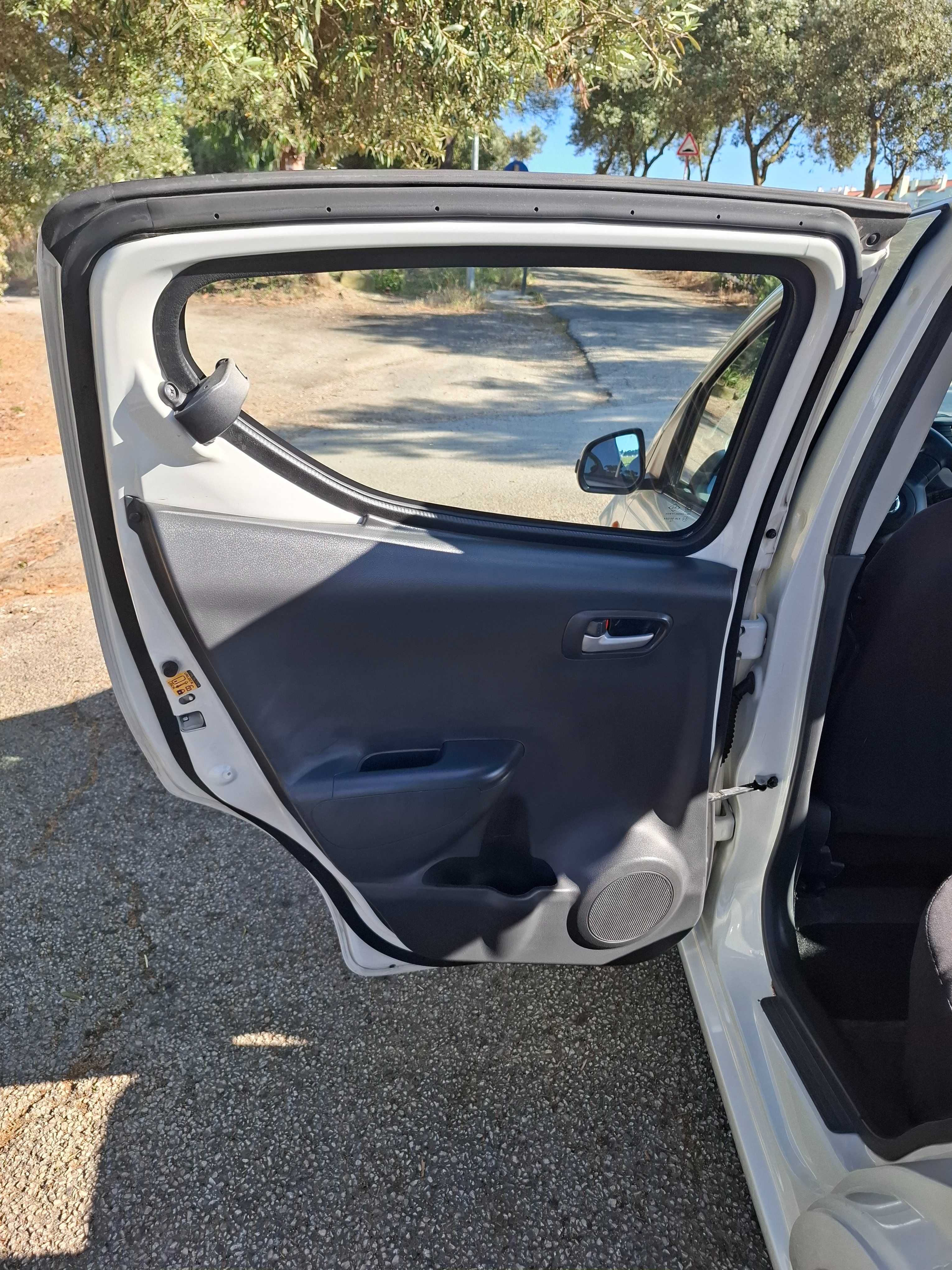 Vendo Nissan Pixo janeiro 2011 com 93000 km