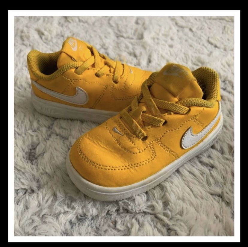 Nike Force 1 żółte 22 białe buty sportowe adidasy zadbane