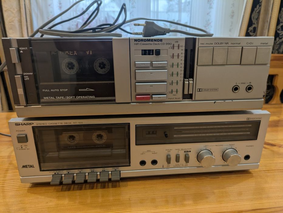 Магнітофон Sharp rt 100.