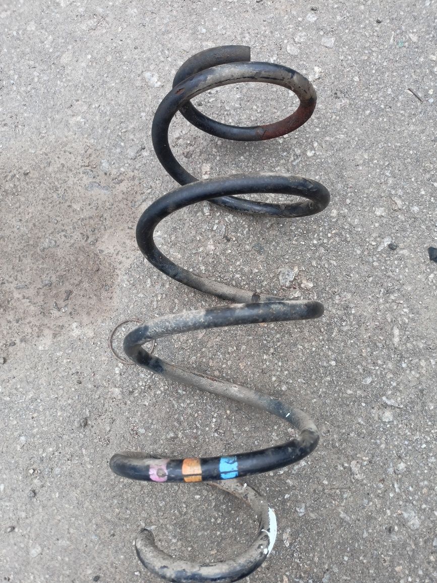 Пружина передня VW Jetta