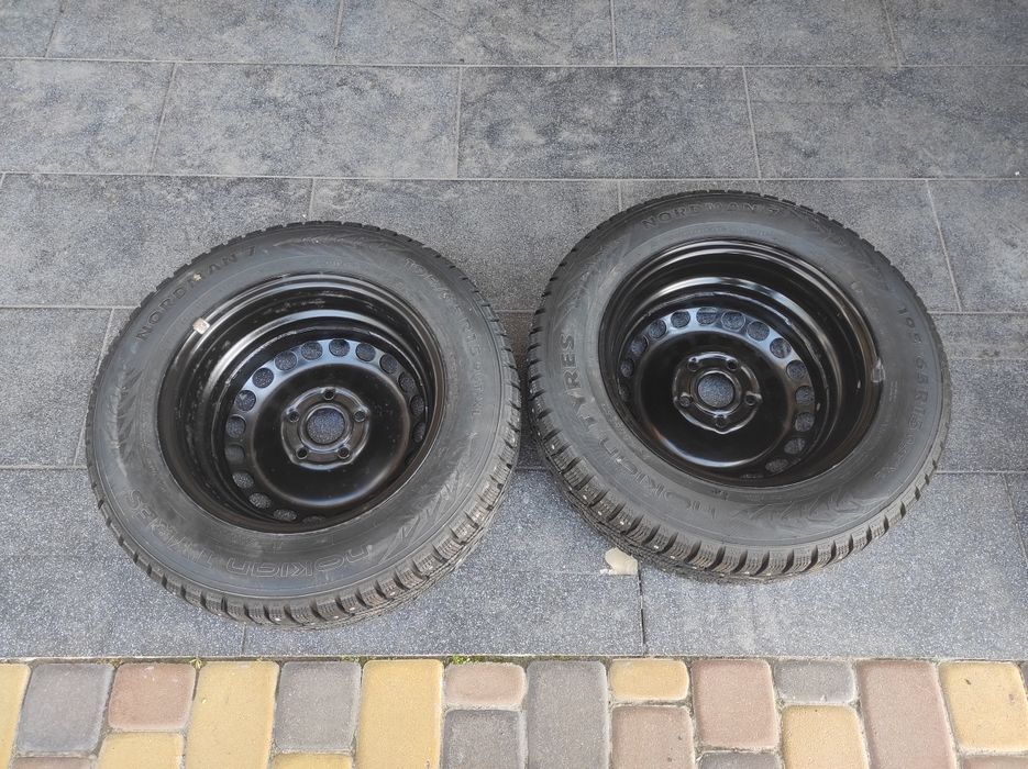 Зимня резина шипована Nokian 195/65 R15
