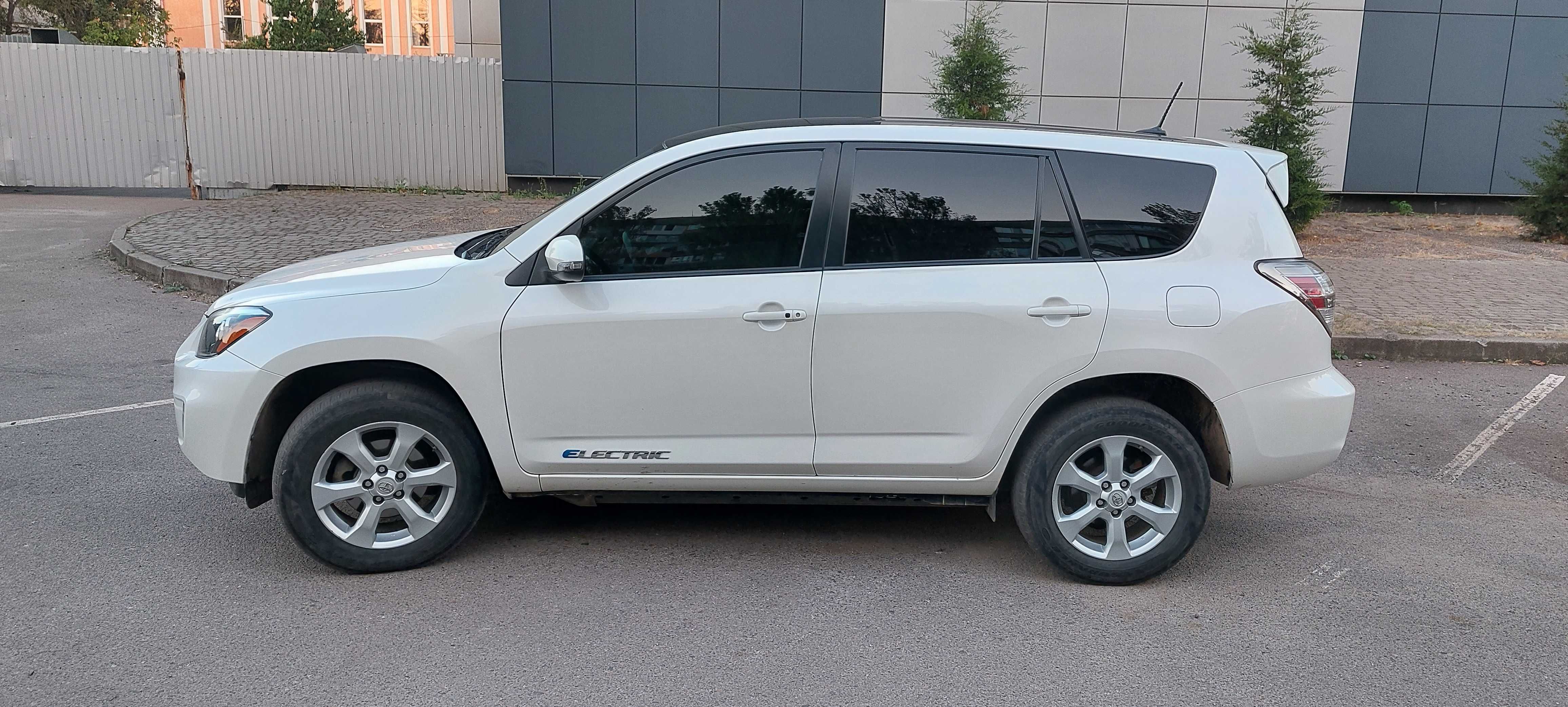 Продам Toyota RAV4 EV 2014