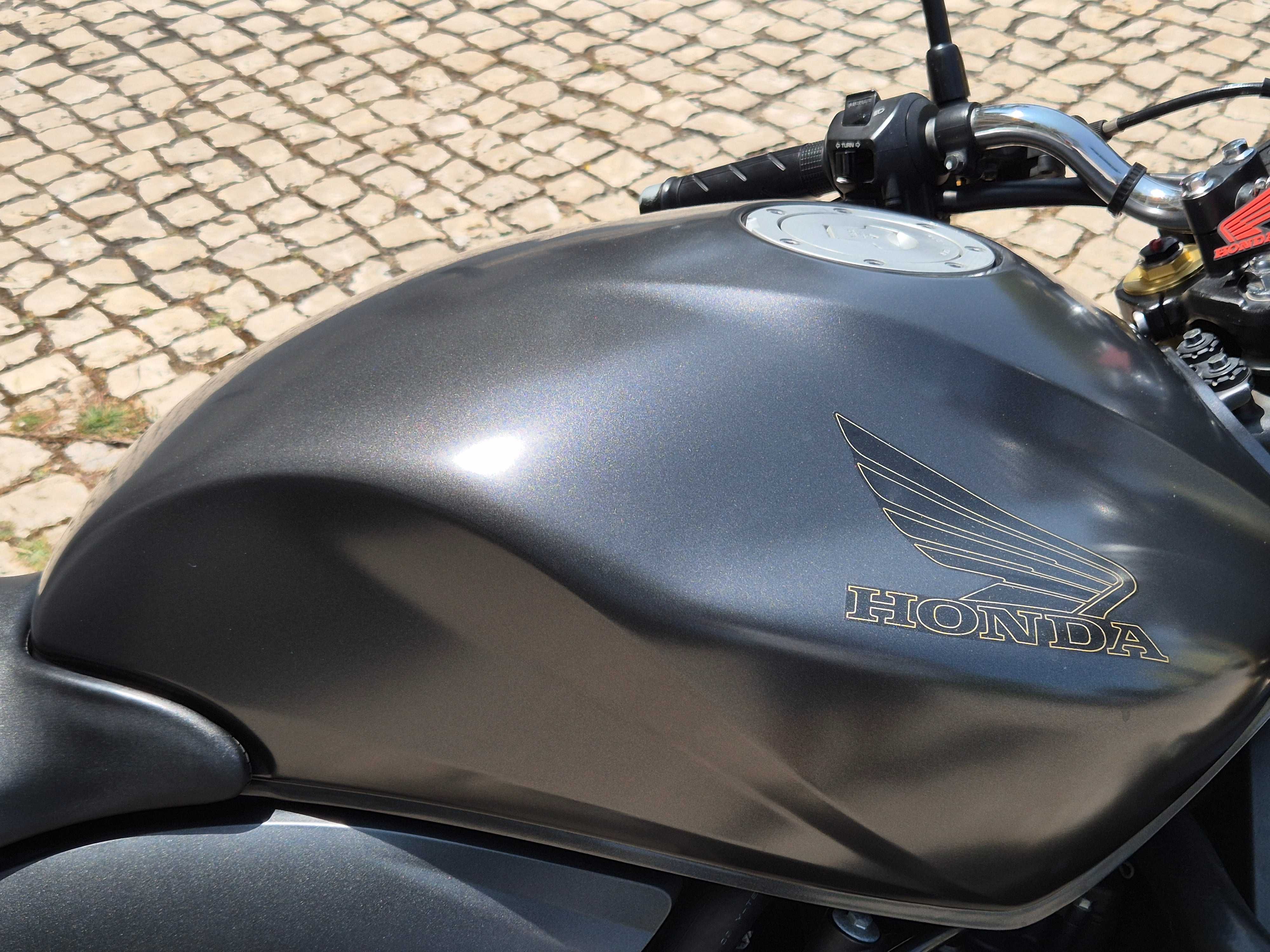 Hornet 600 como nova