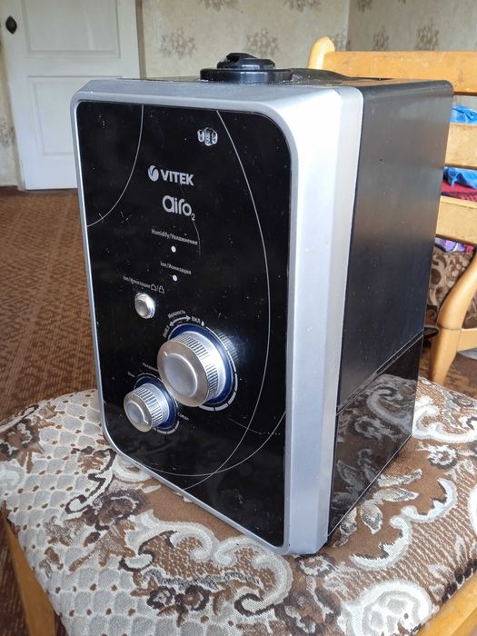 Зволожувач повітря Vitek AifO2
