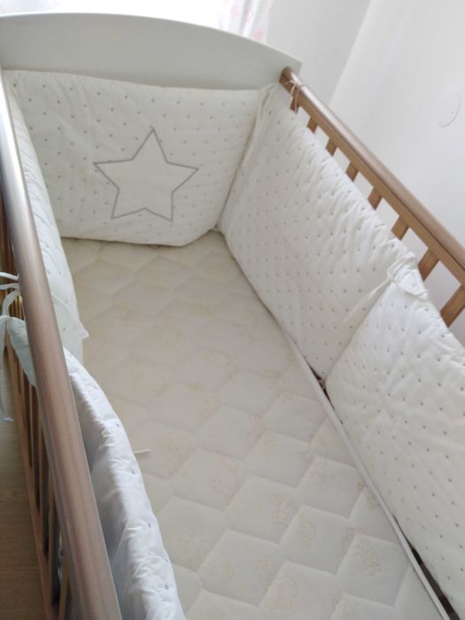 Cama de grades com colchão