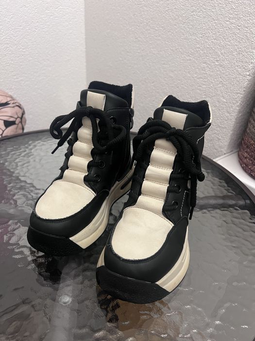 Взуття на дівчинку