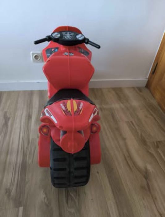 Mota tipo triciclo para criança SEM motor. Ideal para prenda