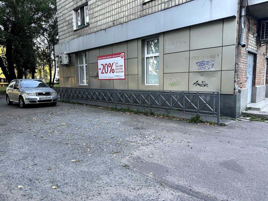 Торгове приміщення 68,8 кв.м з орендарем (аптека "Sanitas")