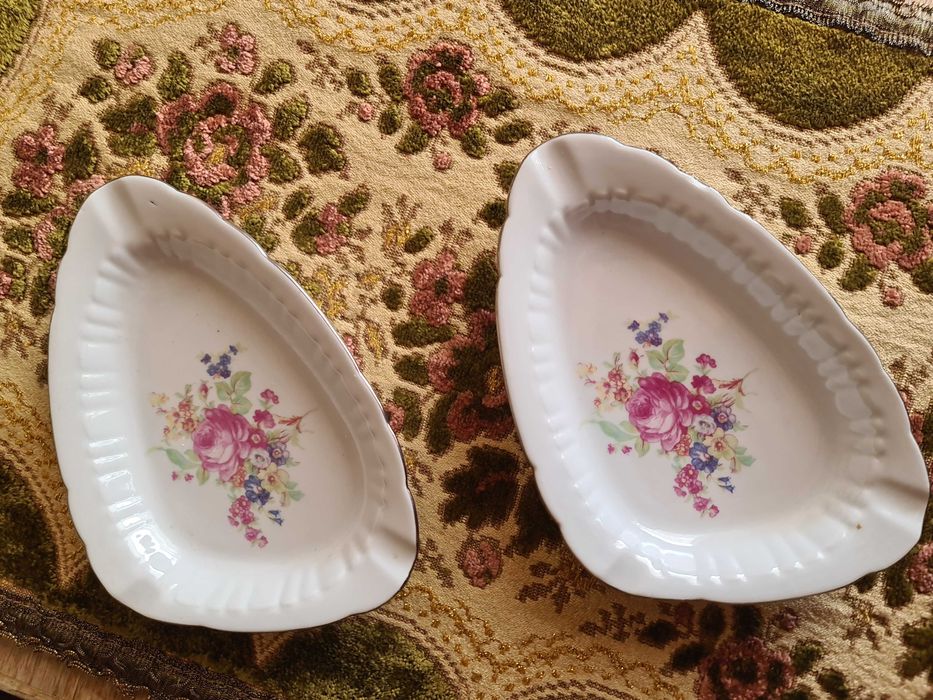 2 porcelanowe  popielniczki