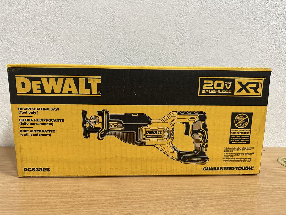 Акумуляторна безщіткова сабельна пила DEWALT DCS382B 20V MAX