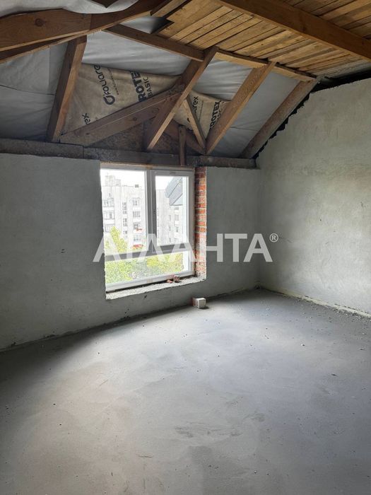 Дворівнева квартира з мансардою у зеленій зоні