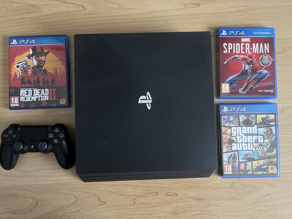 PS4 C/ Comandos e Jogos como novo