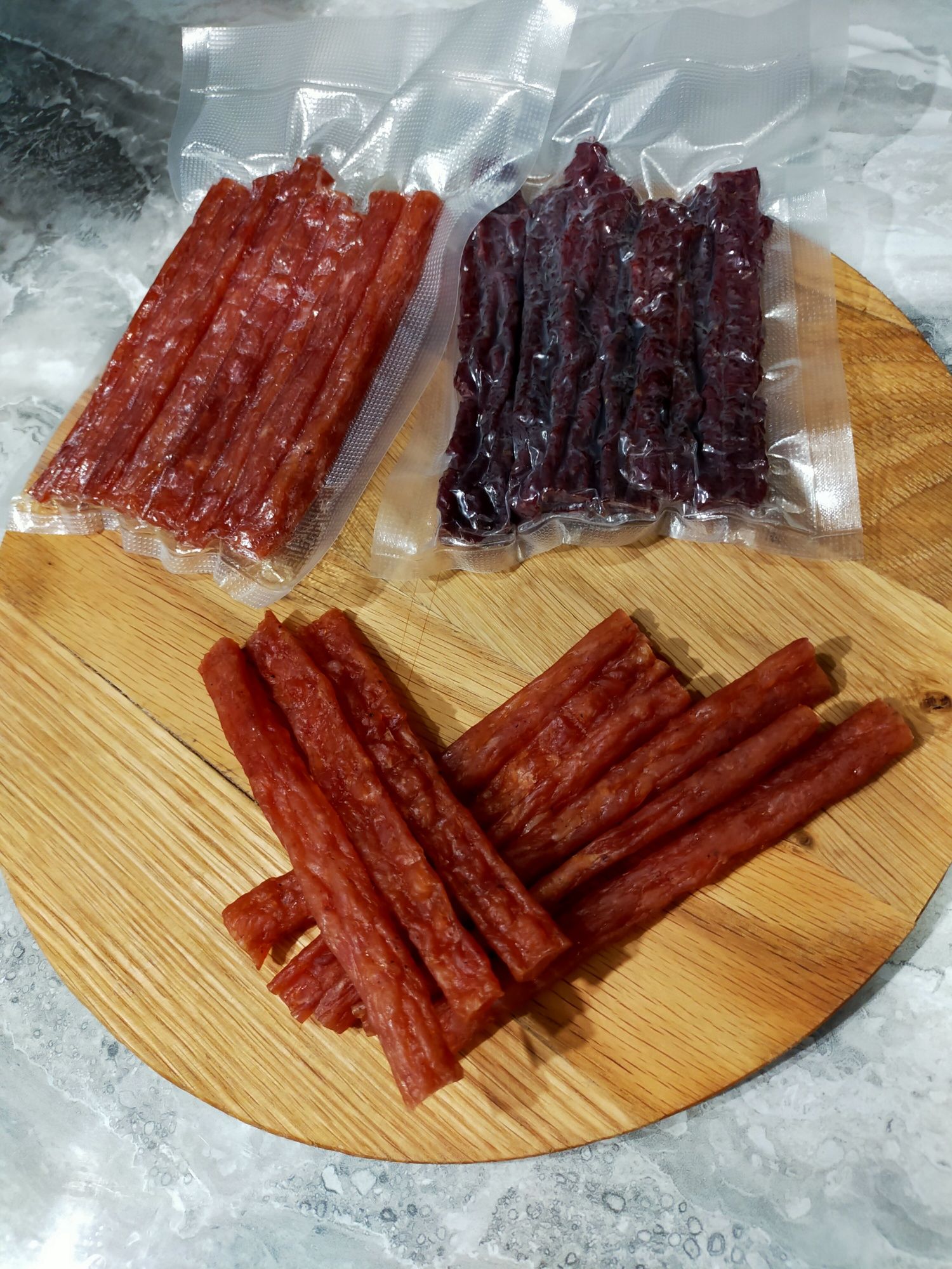 JERKY, м'ясні снеки, сушене м'ясо, ковбаски до пива