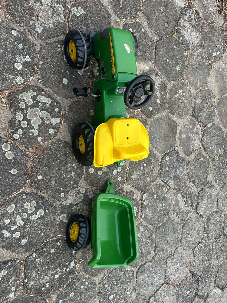 Jeździk ROLLY TOYS Traktor John Deerez przyczepą