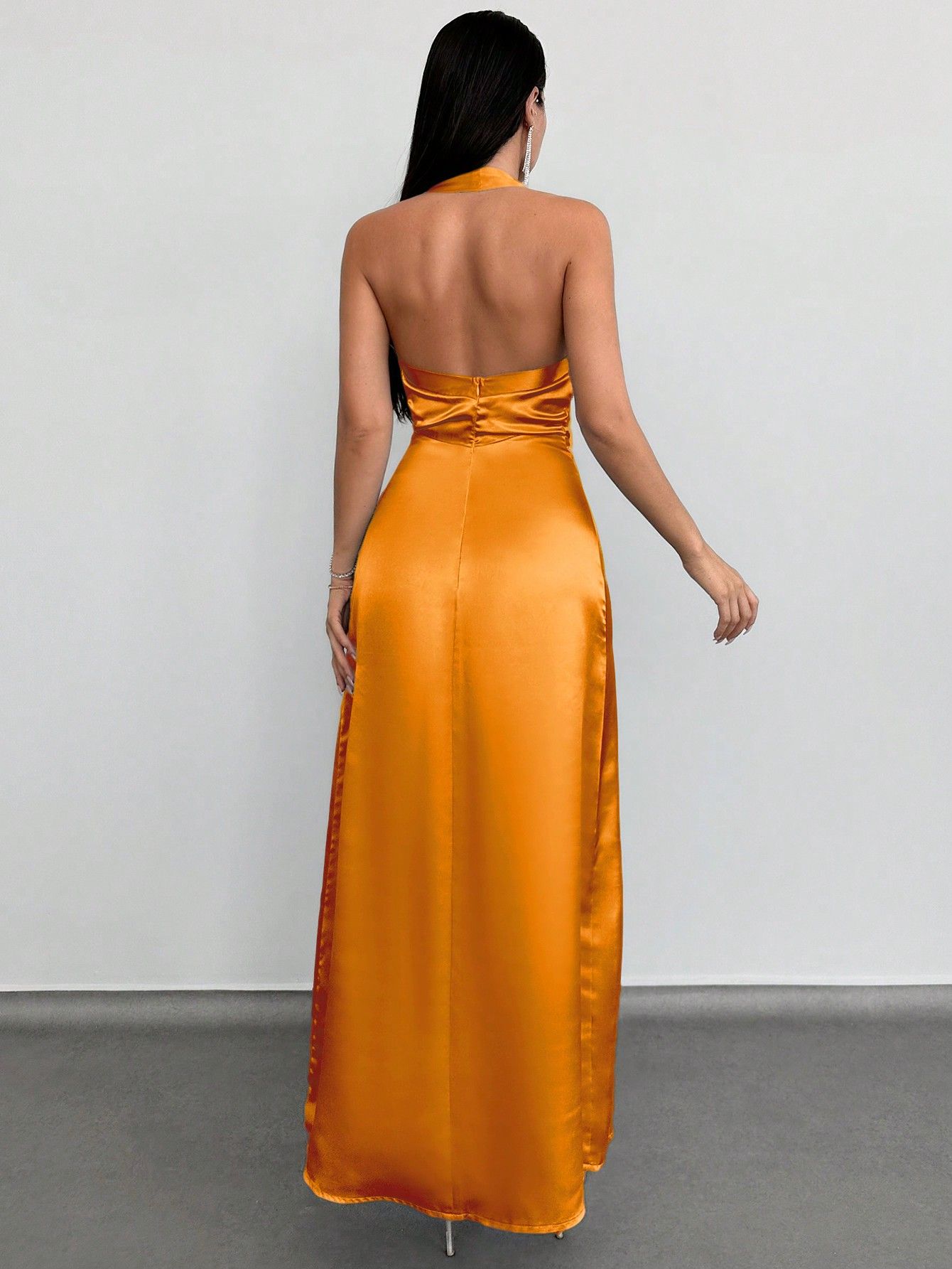Sukienka Maxi Sexy Satynowa Z Odkrytymi Plecami Pomarańczowa Shein S
