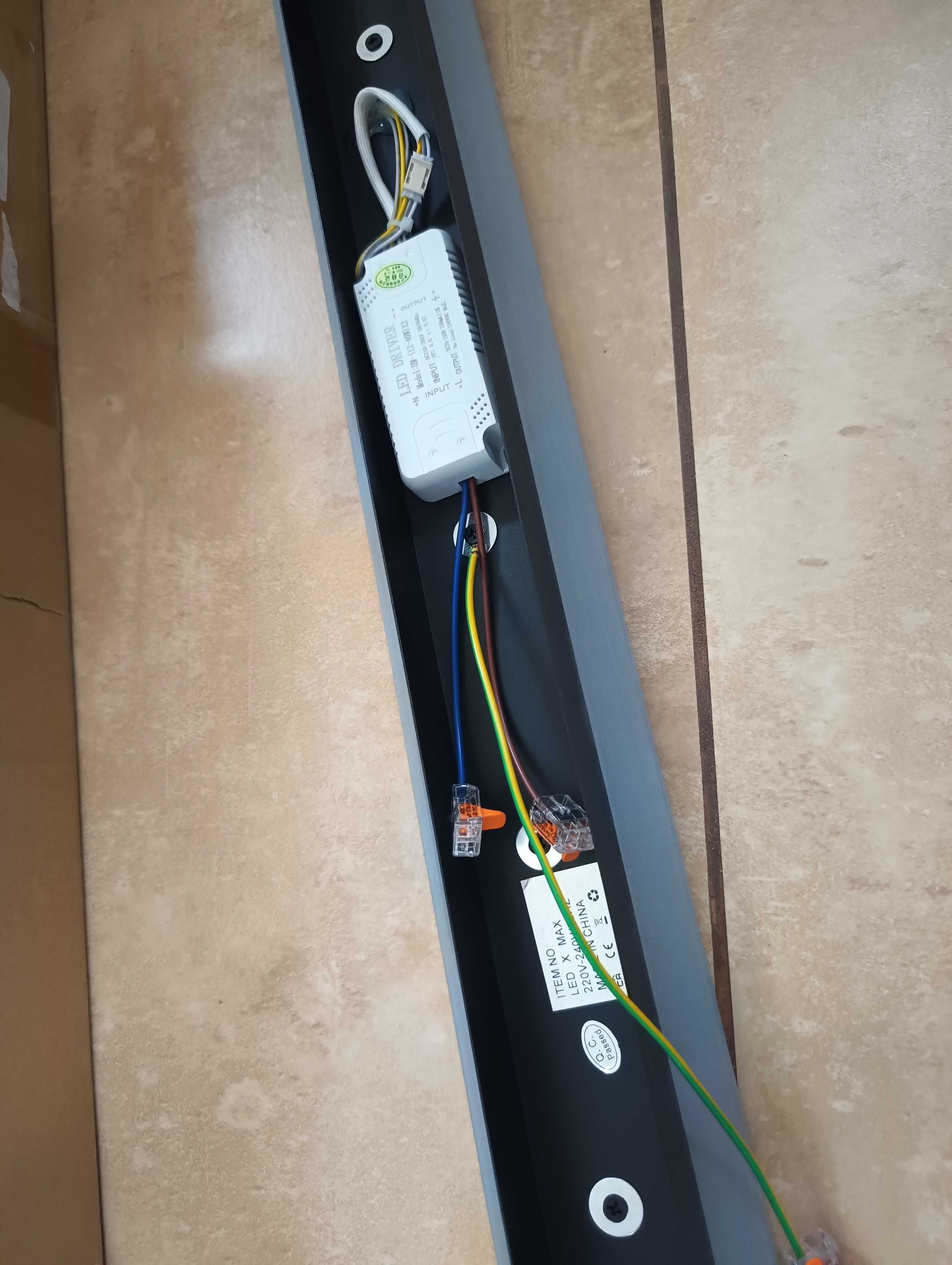 AOEH Czarna zewnętrzna lampa ścienna elewacyjna LED 100cm 32W na ogród