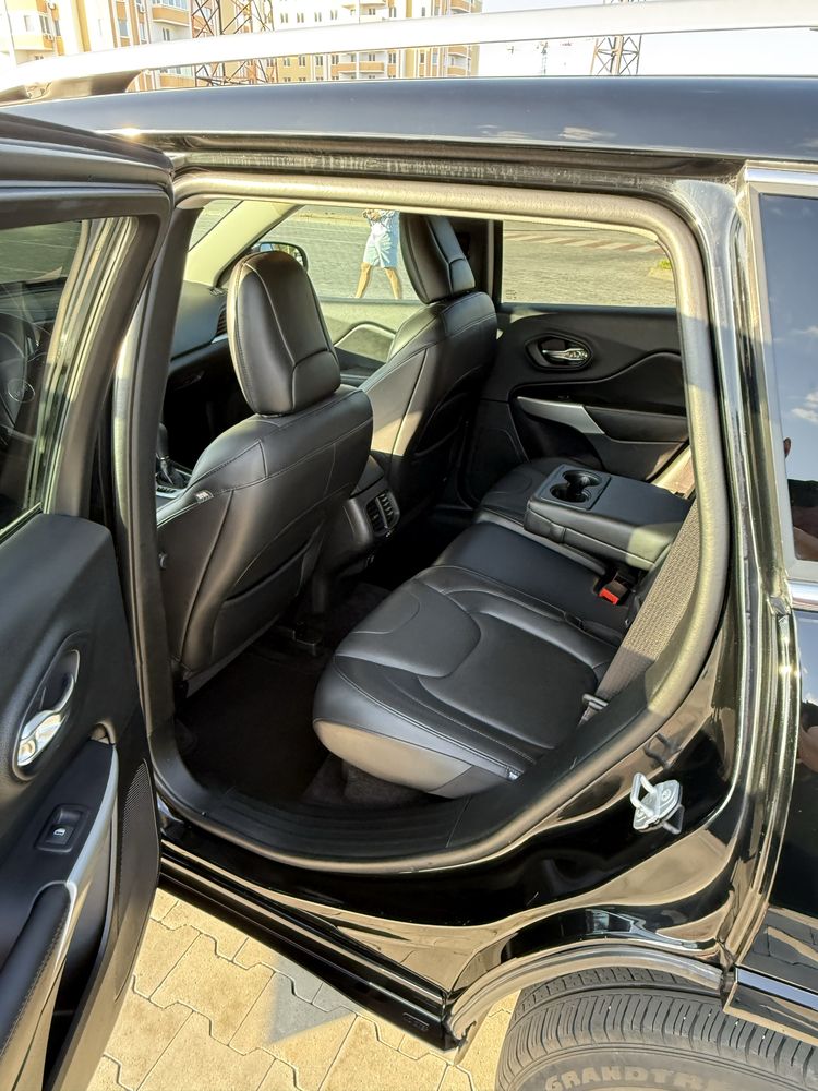 Jeep cherokee 2017 3.2 overland