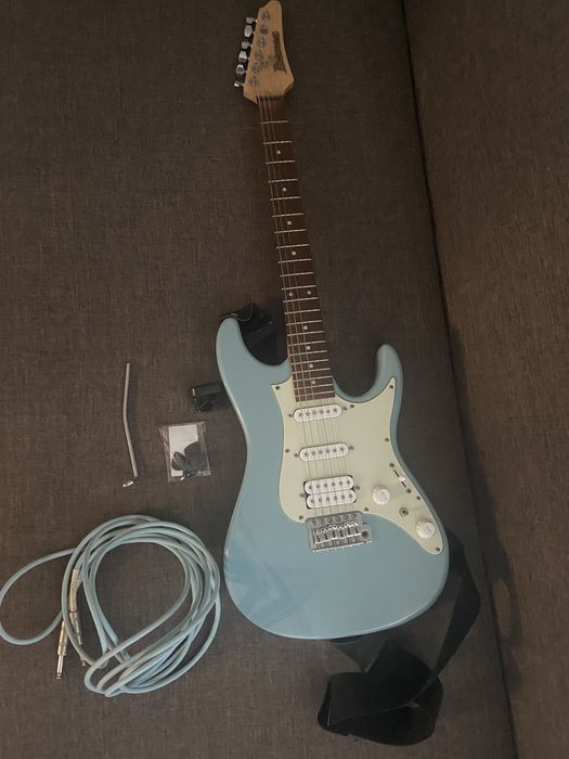 Електрогітара Ibanez Azes40