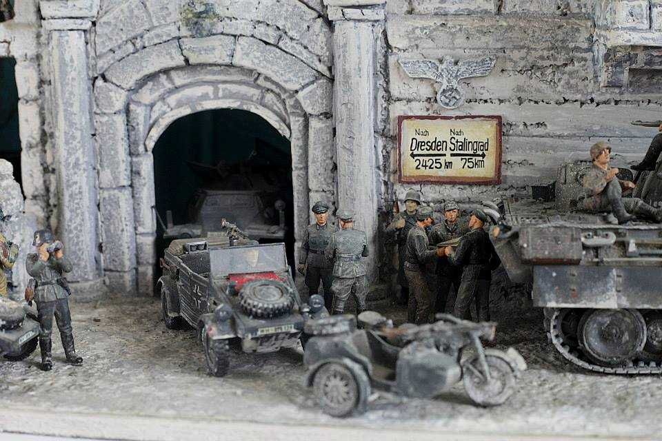 Makieta przedstawia przyjazd  Sepp Dietricha  do Swiedrowska.