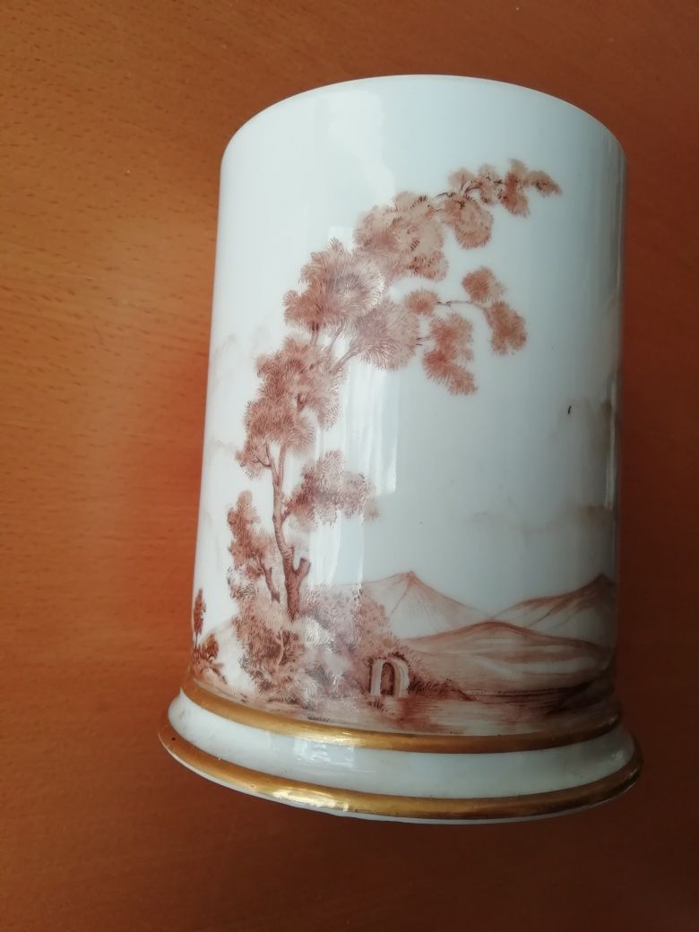 Peça em porcelana "Artibus".