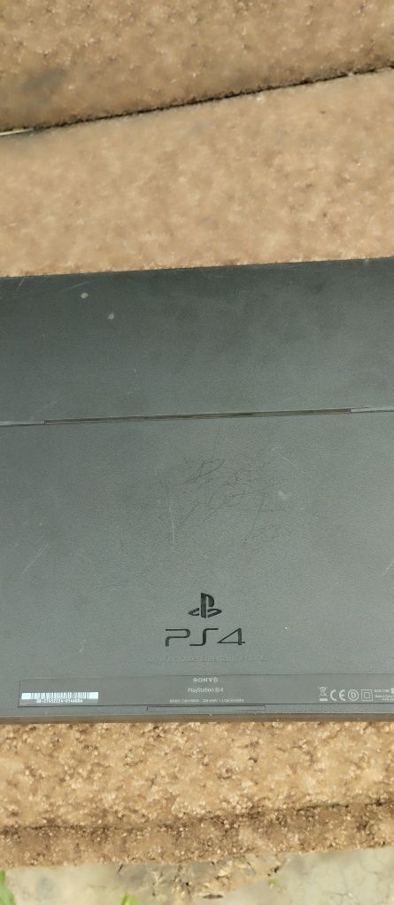 Продам PlayStation 4