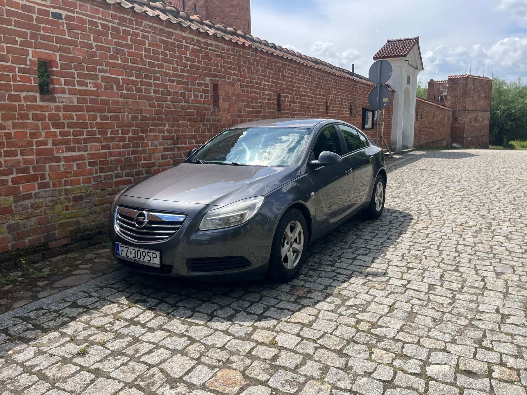 Opel Insignia 1.8 benzyna mały przebieg 188 tyś km! Sprawna klima! Dobrze jeździ!