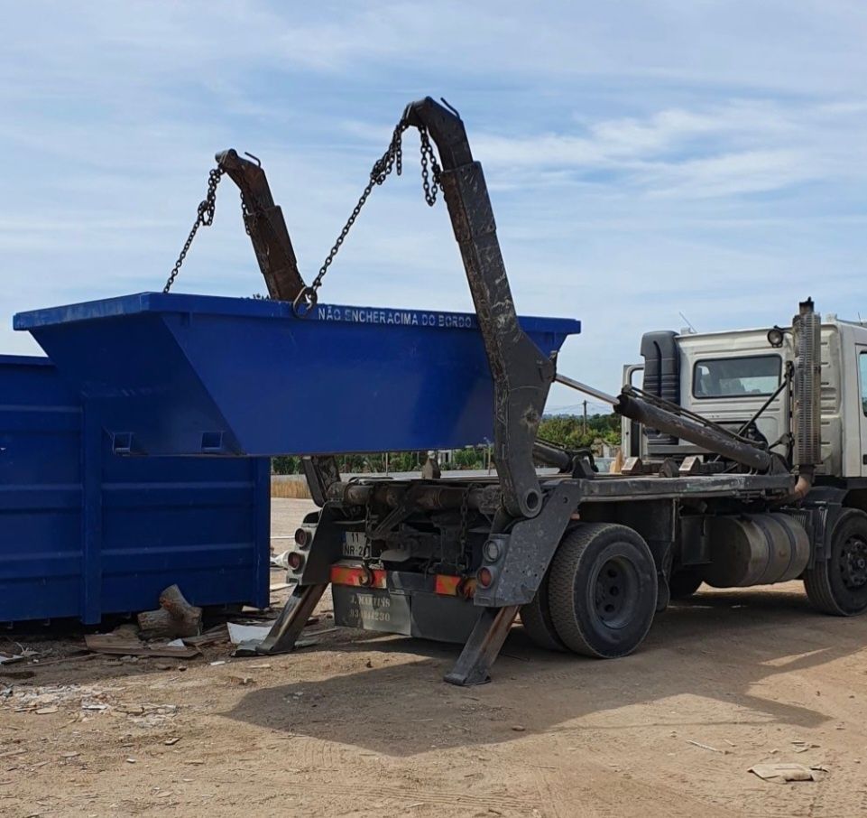 CONTENTORES para entulho, resíduos urbanos, industriais e jardinagem