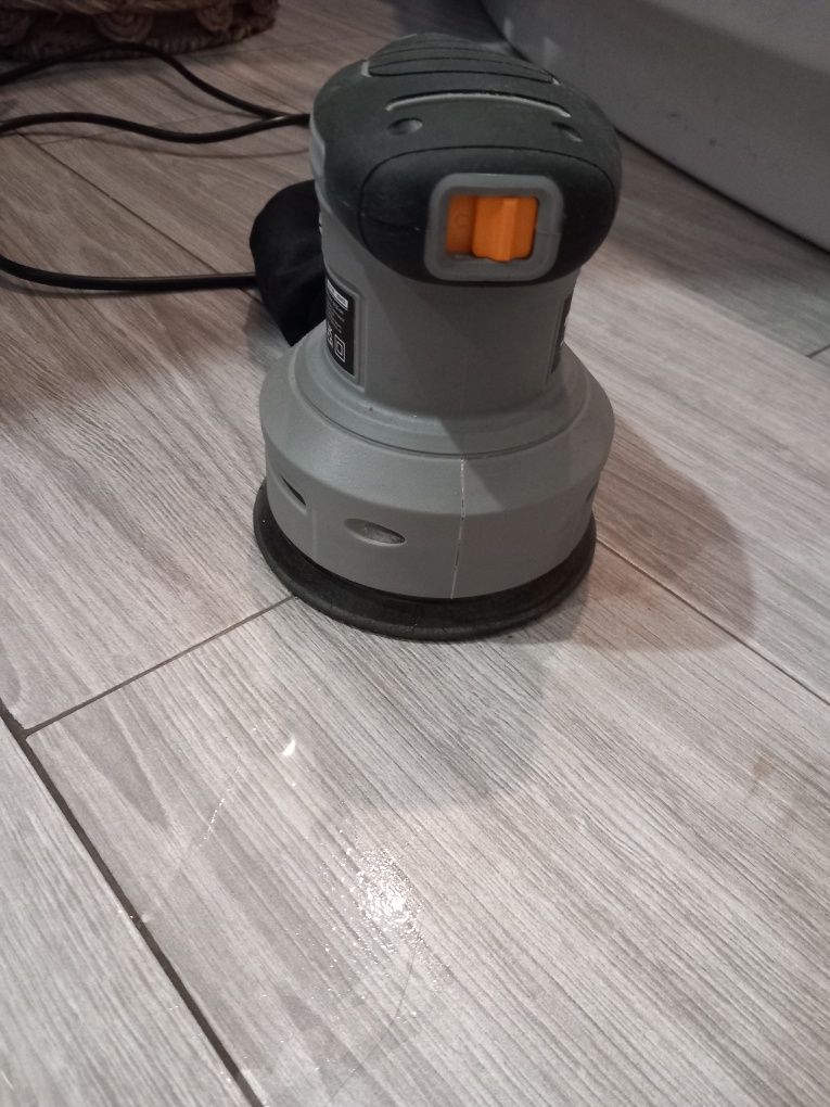 Szlifierka oscylacyjna TITAN 300W