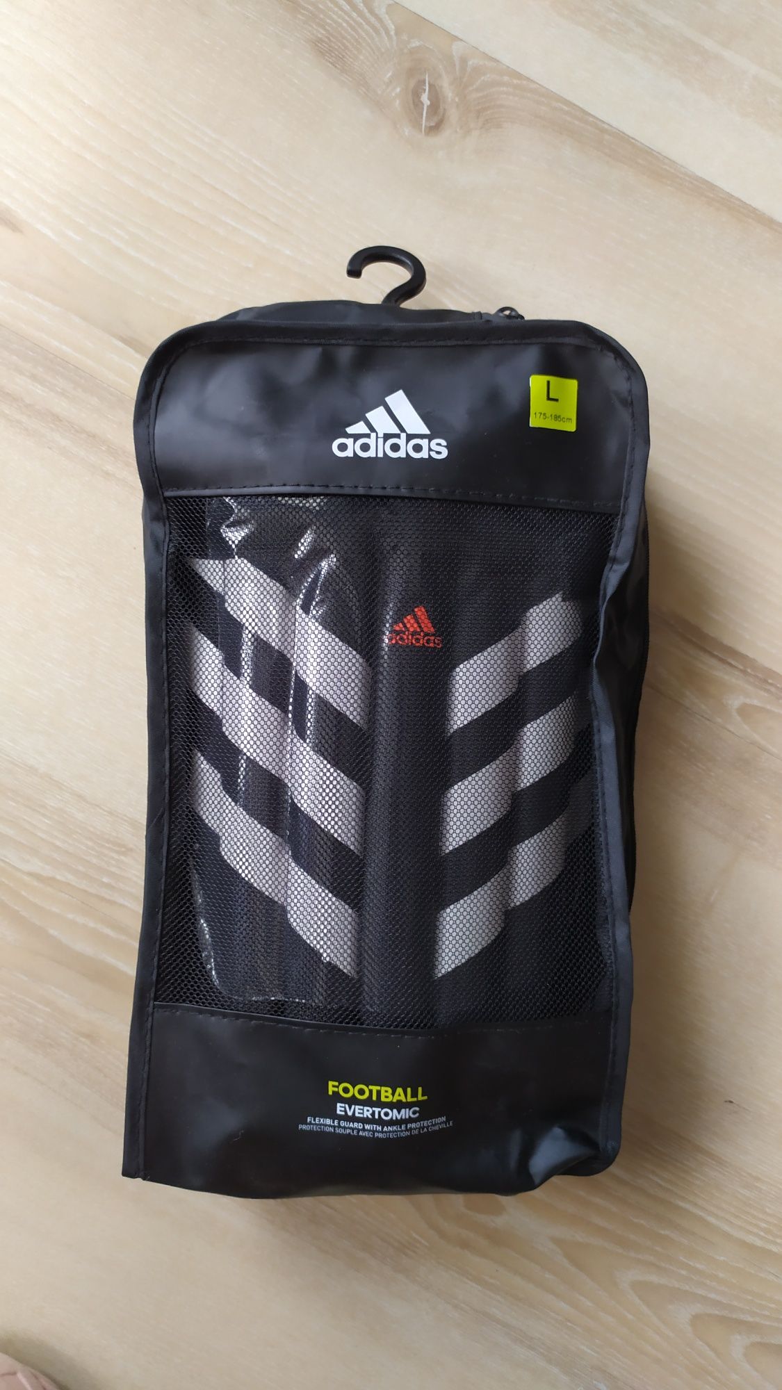 Nowe ochraniacze piłkarskie Adidas