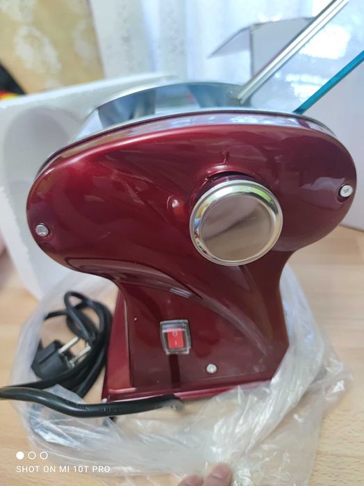 Elektryczna maszynka do robienia makaronu