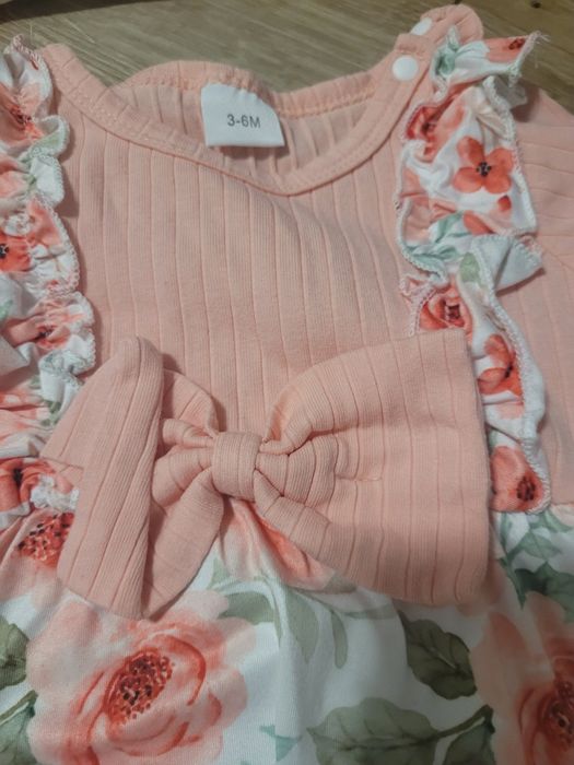 Sprzedam komplety dla dziewczynki z kokardką