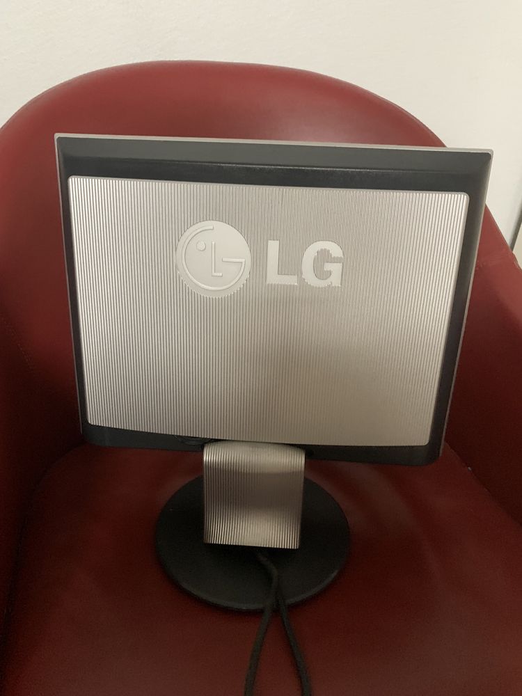 Monitor LG 19”