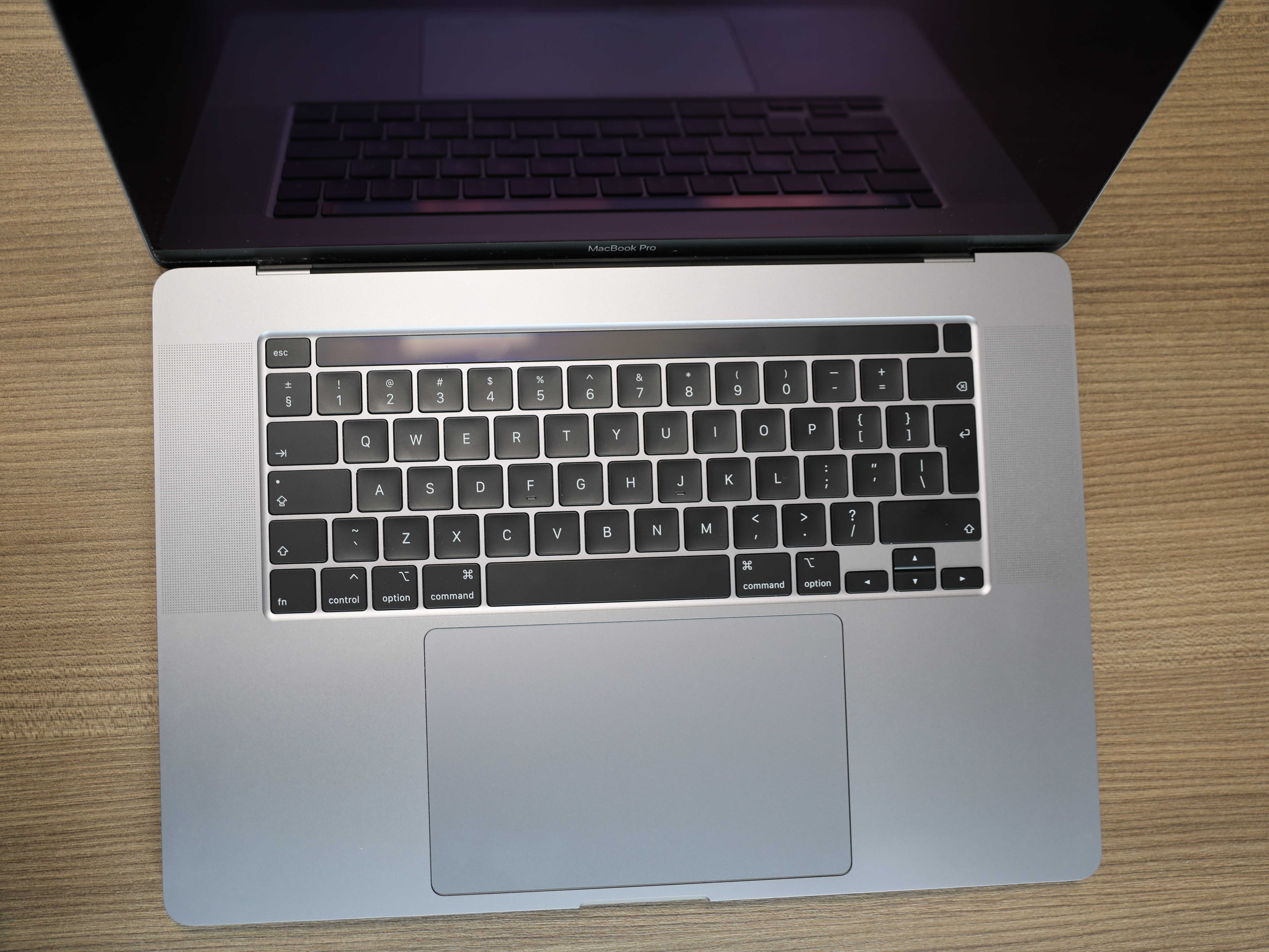MacBook Pro 16-calowy,  i7 2,6 GHz 16 GB  jak NOWY, OKAZJA!