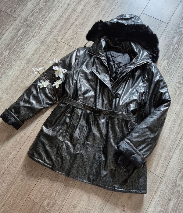 Nowa, zimowa kurtka z naturalnym futerkiem przy kapturze