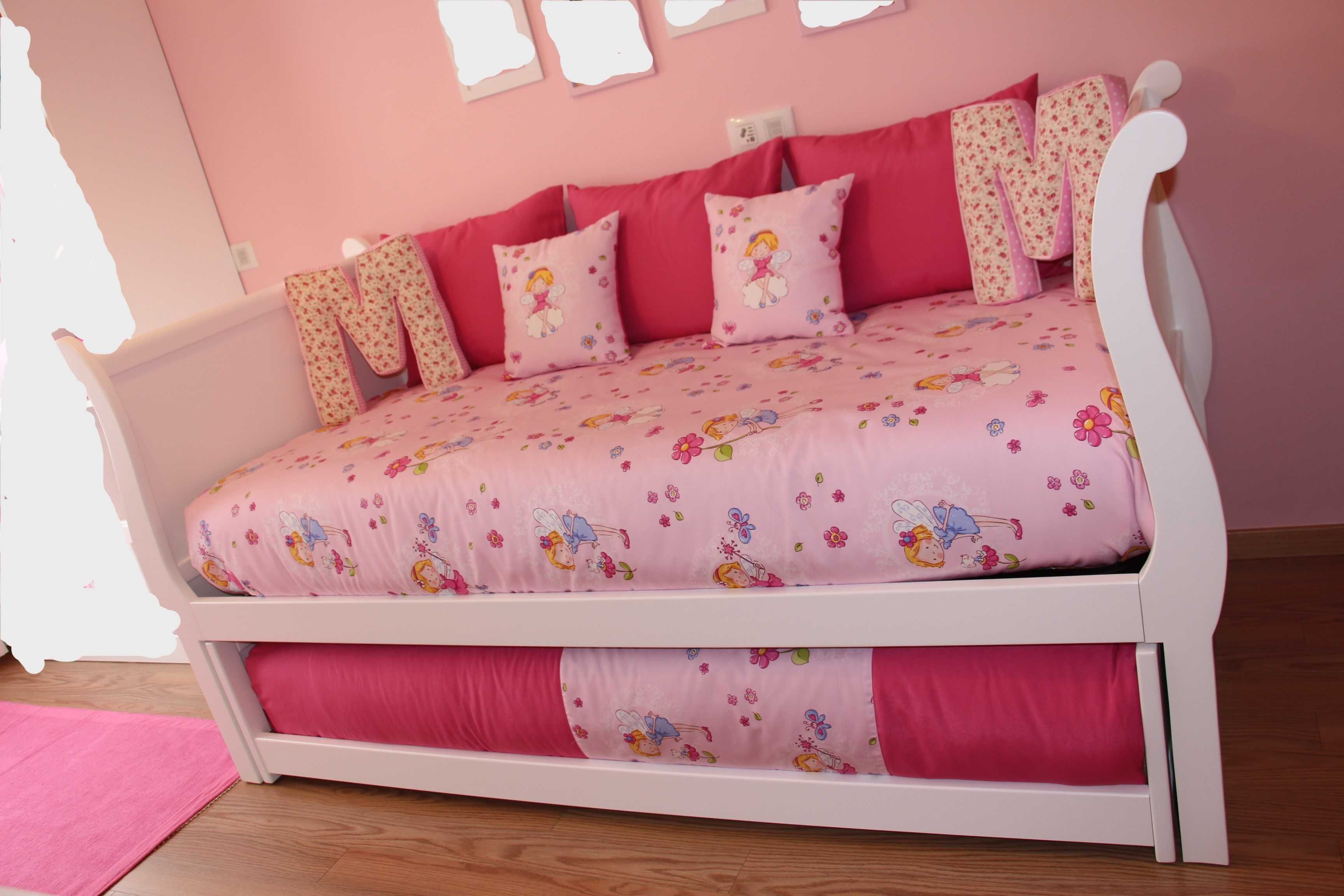 Conjunto Decoração / Texteis Quarto Menina - Colcha e Almofadas