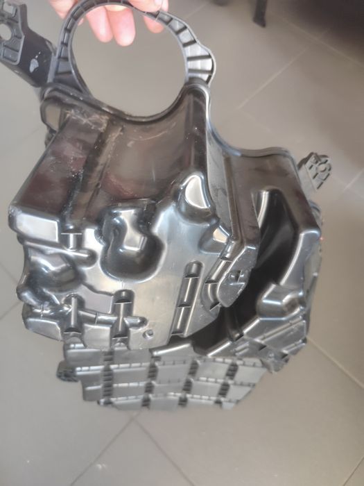 Toyota rav 4 głośnik JBL subwoofer wzmacniacz