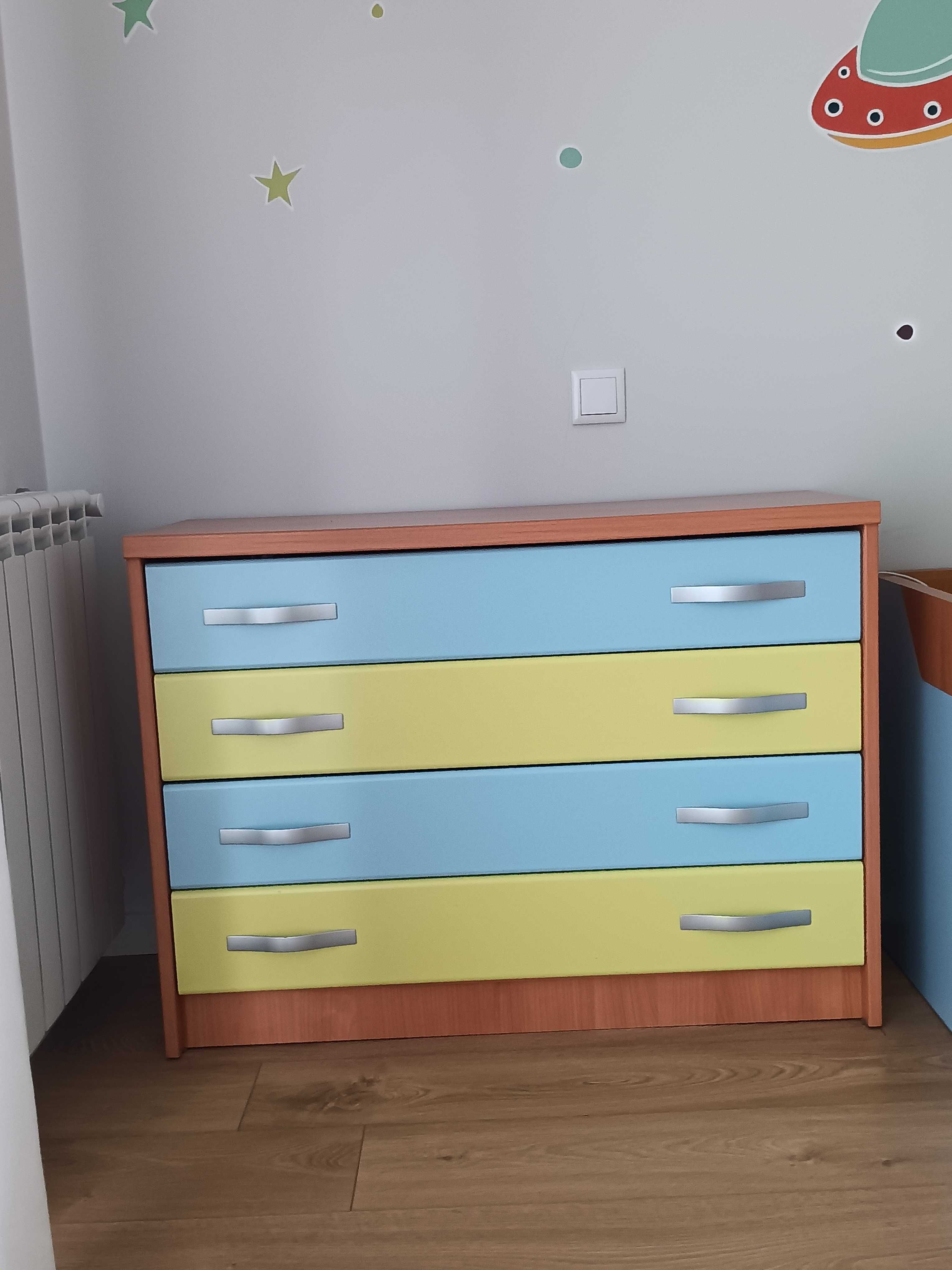 Vendo quarto de criança/adolescente /jovem (cama, cómoda e secretária)