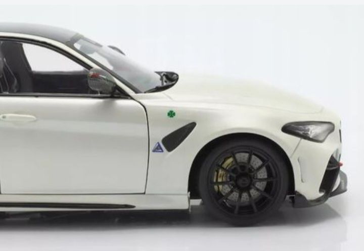 Alfa romeo giulia GTA 2022 escala 1:18