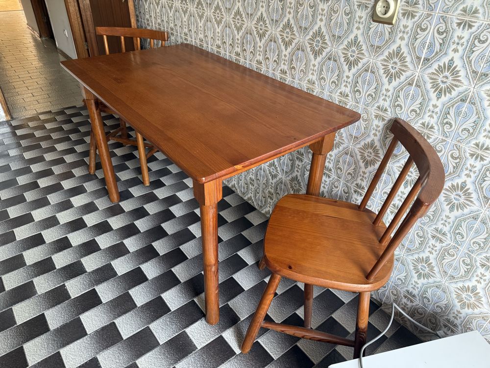 Mesa com 4 cadeiras