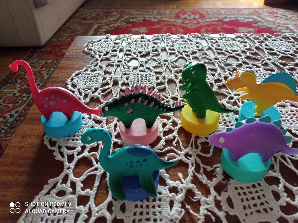 Dinozaury 10szt. z pieczatkami LIDL