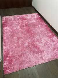 Carpetes rosa  retangular e redonda