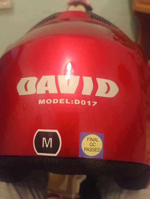 Шлем новый. Очень красивый.