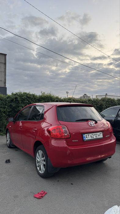 Toyota Auris продам машину