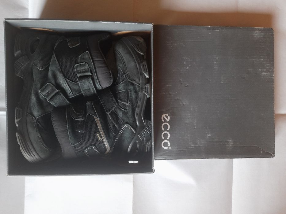 Продаю зимние оригинальные ботинки ECCO.