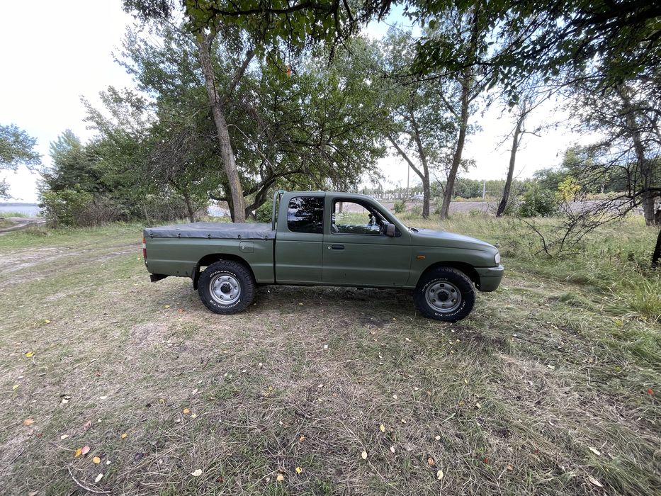 Пікап Mazda b2500