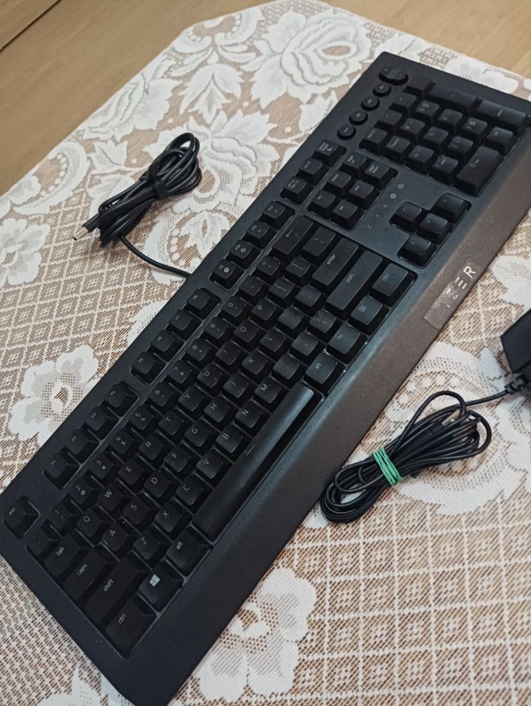 Klawiatura Razer cynosa v2 plus myszka Corsair Katar PRO