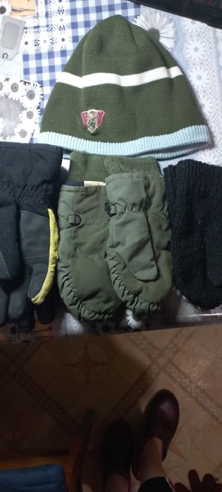 Шапка та перчатки,рукавиці на вік 6 - 9 років