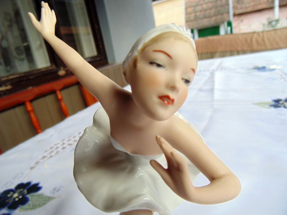 Фарфоровая статуэтка Балерина Лебединое озеро Германия Wallendorf